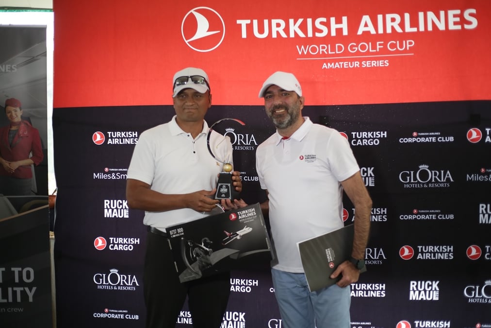 Turkish Airlines World Gold cup winner in Kathmandu Lt. Colonel Dinesh Baniya with Turkish Airlines General Manager in Nepal Serkan Başar. Photos: TURKISH AIRLINES