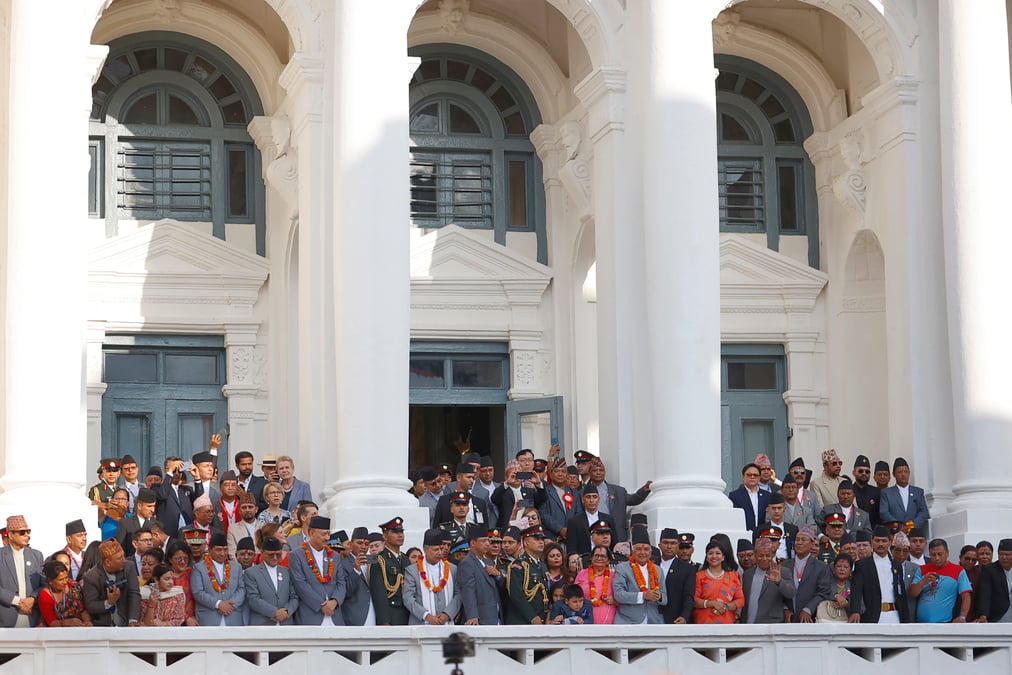 SPOT THE MAYOR: Nepal’s nomenklatura crowds the balcony of Gaddi Baithak on the Indra Jatra chariot procession on 28 September where public disenchantment with the establishment was loudly evident. Photo: SANJOG MANANDHAR/KANTIPUR