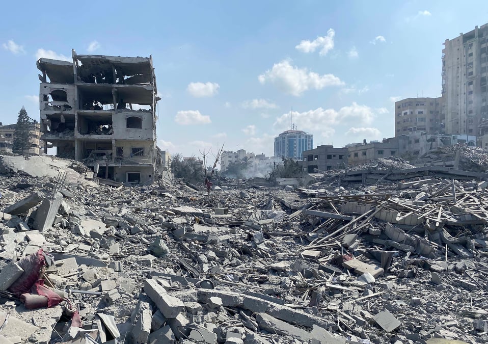 Damage following an Israeli airstrike on the El-Remal aera in Gaza City on 9 October 2023. Photo: NAAMAN OMAR / WIKIMEDIA COMMONS