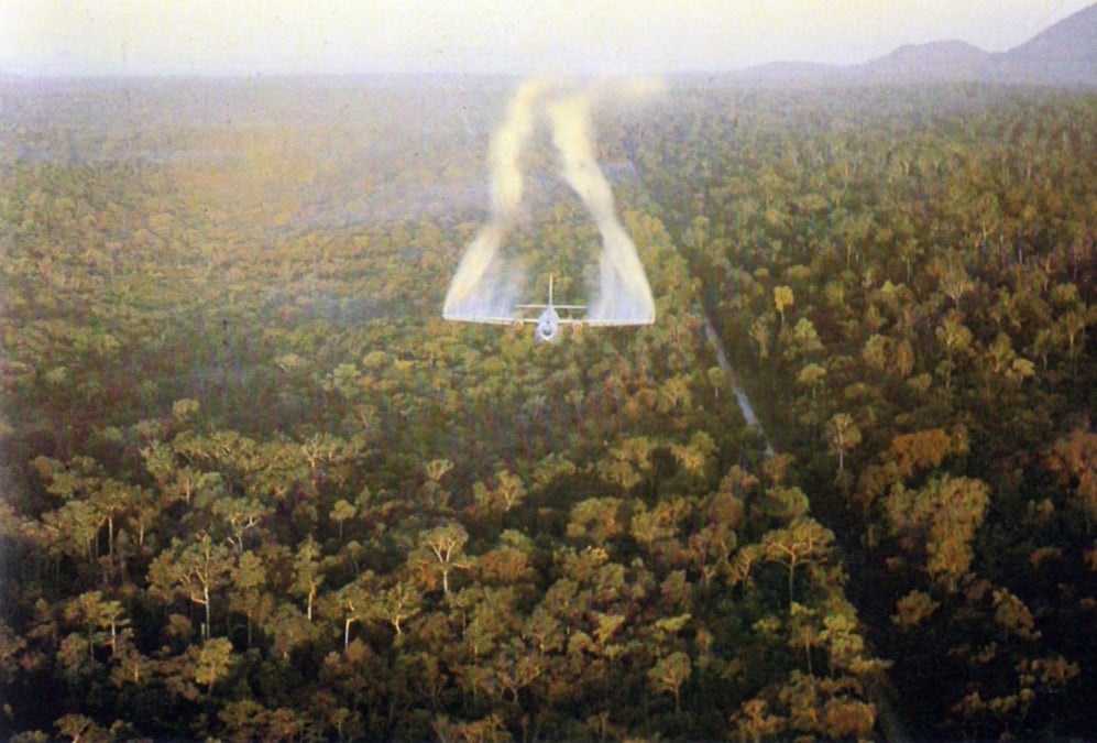 A US Air Force aircraft spraying defoliant in South Vietnam in 1962. Photo: WIKIMEDIA COMMONS