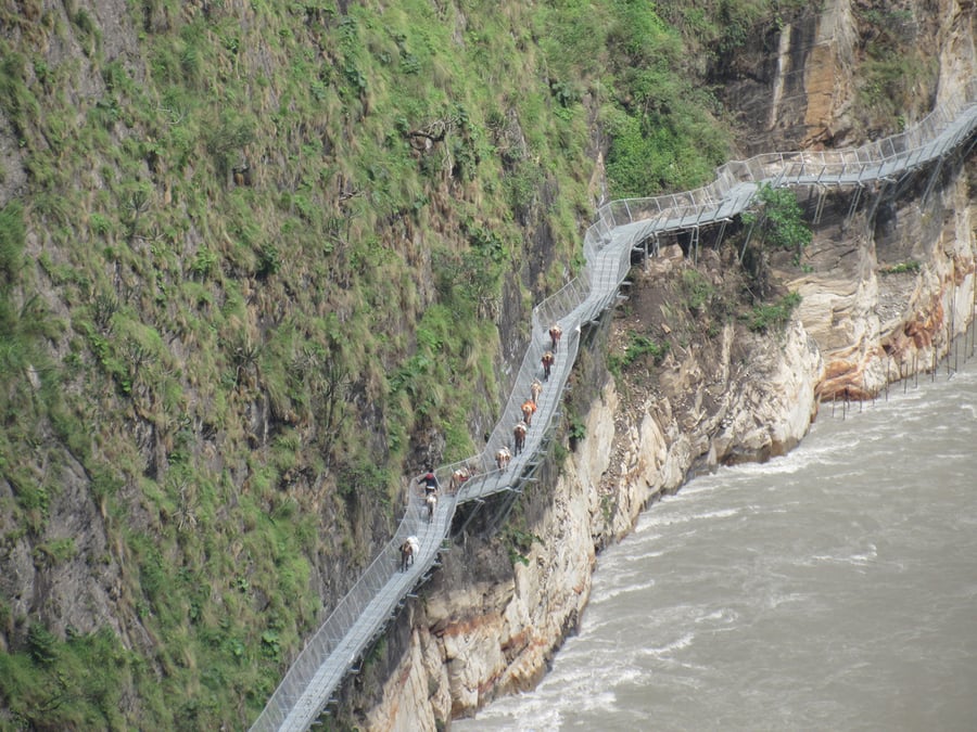 Cantilever trail