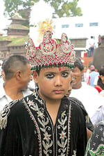 Playing King