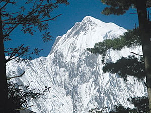 Trekking jam in Manang