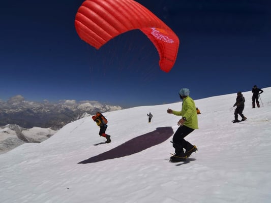 Aussie paraglider to jump off Everest