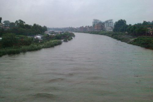 RISING WATERS: The settlement along the banks of the Bagmati is threatened by rising waters of the Bagmati after heavy night-long rains on Tuesday morning. Kathmandu Valley experienced 40 mm of rain in 12 hours as central Nepal was enveloped in a gigantic monsoonal trough.