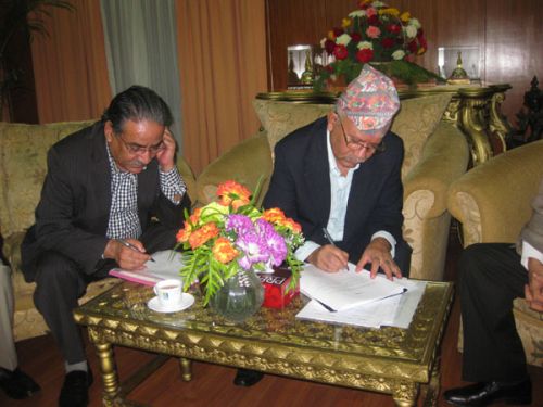 DOTTED LINE: Pushpa Kamal Dahal and Madhav Kumar Nepal sign an agreement on the extension of UNMIN's mandate by four months at Baluwatar on Monday evening. There was no official confirmation of rumours that the deal also included a Maoist withdrawal of their prime ministerial bid after seven abortive attempts in parliament.