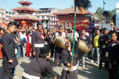 HAPPY NEW YEAR: The Newar community in Kathmandu participates in a rally to celebrate Nepal Sambat 1130, the Newari new year. The rally concluded in Basantapur and was addressed by caretaker prime minister Madhav Kumar Nepal.