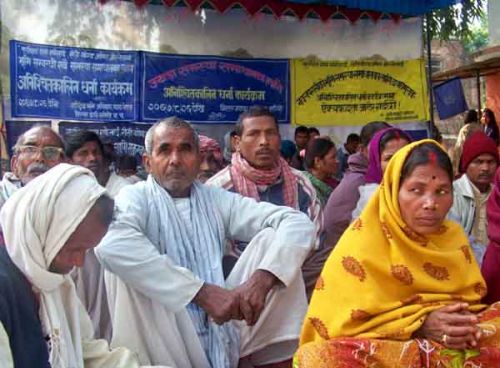 THIS LAND IS MY LAND: Landless farmers from Nawalparasi stage an indefinite sit-in demonstration at the Land Revenue Office on Monday. The farmers are demanding their land tenancy rights.