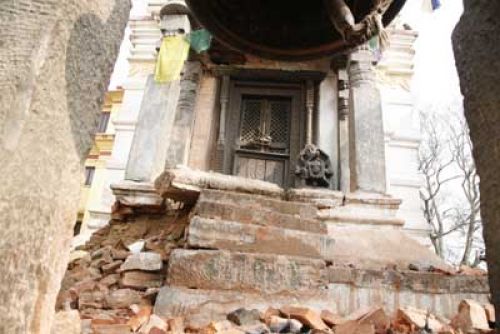 One of the guardian deities of the shrine was also destroyed.
