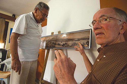 PANORAMIC VIEW: Photographer Mukunda Bahadur Shrestha, 82, discusses a panorama of Kathmandu Valley he took in 1959 with anthropology professor John F Fisher at the School of Creative Communications in Kathmandu on Tuesday.