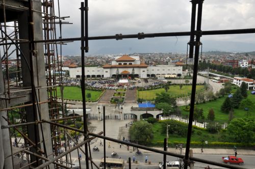 UNDER CONSTRUCTION: President Ram Baran Yadav being welcomed at the CA Hall, Baneshwor, Kathmandu, to present the plans and policies for the new fiscal year on Sunday.