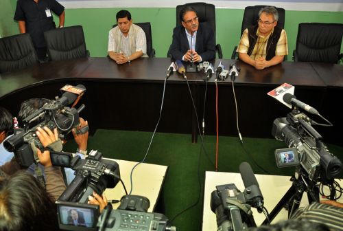 SITTING TIGHT: UCPN (Maoist)Chairman Pushpa Kamal Dahal (Center)with Vice Chairman Narayan Kaji Shrestha(L) and General Secretary Ram Bahadur Thapa during the press conference at party office in Parish Danda on Sunday.UCPN(M) has given an ultimatum to the government, to reshuffle the cabinet by Monday before it decides to its support to the government.