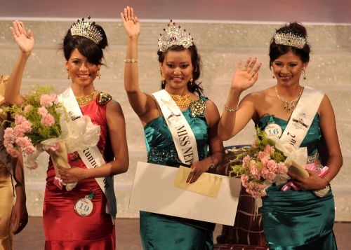 NEW CROWN: Newly crowned Miss Nepal 2011 Malina Joshi (C)‚ 1st Runner up Anupama Aura Gurung (L) and 2nd Runner up Sarina Maskey wave towards the audience during the Miss Nepal 2011 at Tribhuvan Army Officers' Club in Kathmandu on Tuesday.