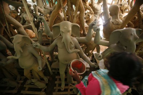 IMMINENT A FESTIVAL: An artist is seen as works on a sculpture of the Hindu deity Durga at a workshop in Lalitpur on Monday. The annual Durga Puja festival, which will start from September 28, is one of the most popular festivals for Hindus.