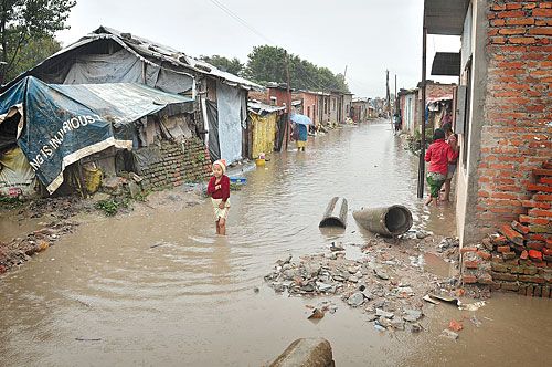 WATER WATER EVERYWHERE: After two days of incessant rain, the Bagmati River overflows into the slum settlements on its banks at Thapathali on Monday.