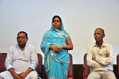 NOT FOR SALE: Babita Tiwari (centre), wife of Kashi Nath Tiwari, at a press conference on Wednesday where she claimed that she was paid Rs 800,000 a day before to not implicate Minister Prabhu Sah in her husband's murder. Tiwari, chairman of World Hindu Youth Association, was shot dead a year ago.