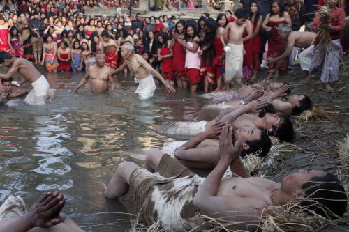 HOLY WASH: Devotees take a dip in the Hanumante River at Bhaktapur on the final day of the month-long Swasthani festival on Tuesday.