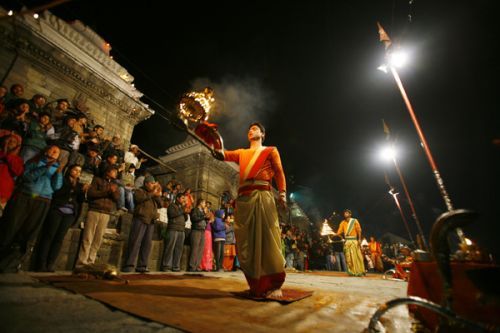BOM BHOLE: Priests offer evening prayers as devotees sing songs on the eve of Shivaratri festival at Pashupatinath Temple on Sunday.