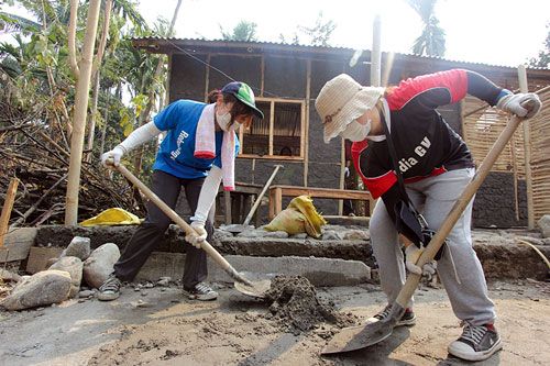BAMBOO BY BAMBOO: Japanese volunteers help build and renovate old homes in Kakarbhitta, Jhapa, on Sunday, under the Habitat for Humanity initiative of Habitat Nepal.