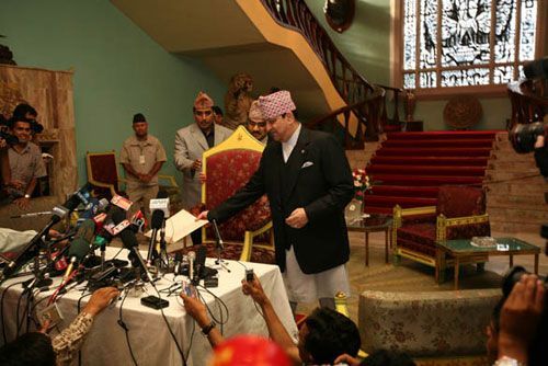 KING'S WAY: King Gyanendra giving his farewell speech at a packed press conference at Narayanhiti on Wednesday afternoon before relocating to Nagarjun.