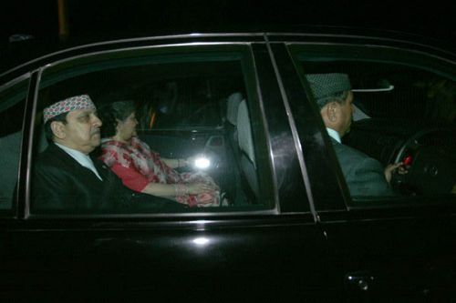 GOING, GOING...:Gyanendra and Komal did namaste as they emerged from Narayanhiti on their way to Nagarjun on Wednesday evening.