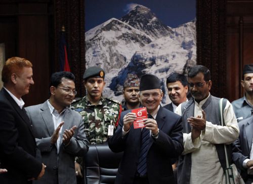 CARD HOLDER: PM Baburam Bhattarai shows off his newly issued LPG consumer card at its inauguration program in Singa Darbar on Tuesday. The government began issuing such cards Tuesday onwards through which consumers can get a subsidy of purchase of LPG cylinders.