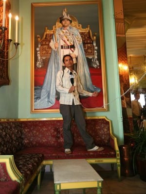 TALKING HEAD: A tv reporter stood up on a sofa at the Kaski Hall of the palace in front of a portrait of Gyanendra to do a stand-up.
