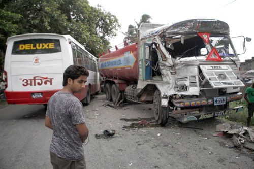 DANGEROUS TURN: An oil tanker collides with a passenger bus on the Biratnagar-Ithari highway on Sunday morning, blocking the road for over two hours.