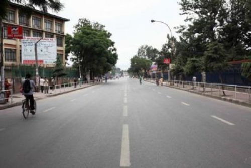 ROAD CLEARANCE: The road in Ratna Park is deserted during the 6 to 9am transport strike called by the UML affiliated Youth Association Nepal on Wednesday morning