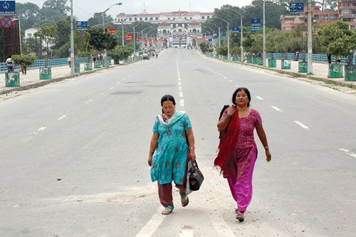 ROAD CLEARANCE: The road near Singha Darbar is deserted during the 6 to 9 am transport strike called by the UML affiliated Youth Association Nepal on Wednesday morning.