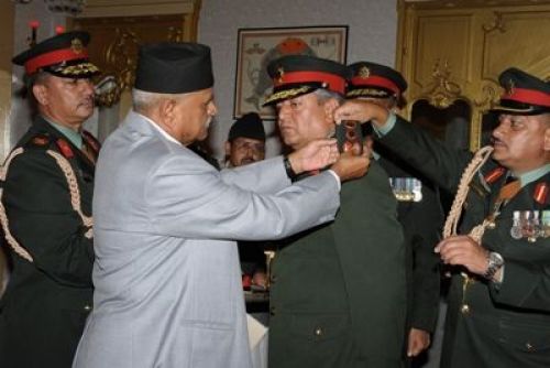 WELCOME CHIEF: President Ram Baran Yadav administers the oath of office to newly appointed Army Chief Gaurav Shumsher Rana at Shitalniwas on Sunday. PIC