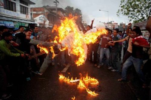WASTING FUEL: Members of NC affiliated Nepal Student Union burn an effigy of PM Bhattarai at Exhibition Road on Monday to protest against the hike in fuel prices. PIC