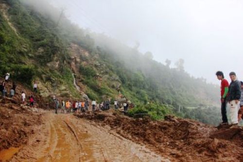 MUDDY MESS: Heavy rainfall on Saturday caused a major landslide along the Mechi Highway in Kolbung VDC of Ilam district on Sunday. Five vehicles were burried by the landslide which killed at least six people.