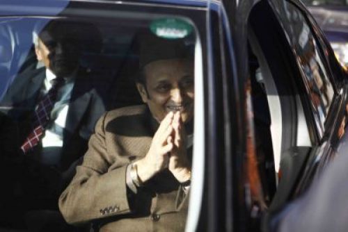 WARM WELCOME: Karan Singh, member of the Rajya Sabha and senior leader of the ruling Indian Congress, arrives at Tribhuwan International Airport on Friday afternoon on a two-day official visit.