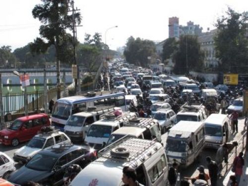 PRESIDENTIAL GRIDLOCK: A monstrous traffic jam that stretched for 2 km from Rani Pokhari on Monday afternoon as President Yadav's carcade travelled to the airport at the start his five-day visit to India.