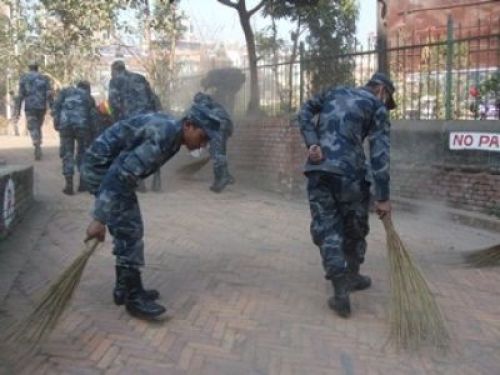 ROLL UP SLEEVES: 450 volunteers from APF Daxchingun battalion clean up Lalitpur area, in Pulchok, Thursday morning.