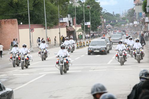 PRESIDENTIAL MOTORCADE: President Ram Baran Yadav arrives in a motorcade at Sital Nibas on Wednesday for his official swearing in. He was travelling in ex-king Gyanendra's black Jaguar.