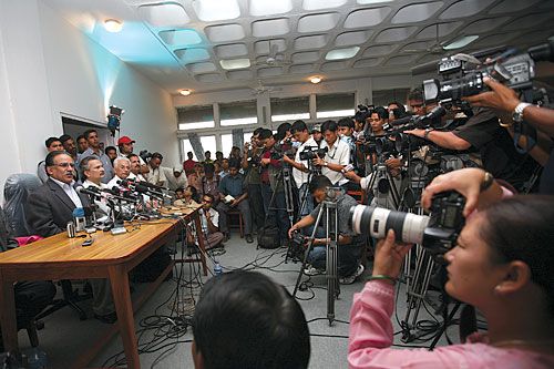MEDIA SPOTLIGHT: Pushpa Kamal Dahal, Baburam Bhattarai and CP Gajurel address a packed press conference on Tuesday to say their party had lost the ?moral authority? to form a government. However, Dahal did not categorically rule it out.