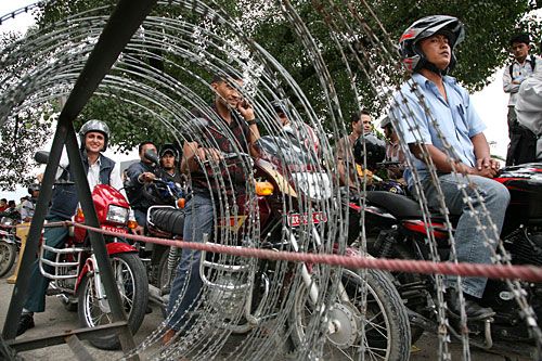 RUNNING OUT OF PATIENCE: The anger among motorists in Kathmandu is reaching tipping point at the government's inability to resolve the supply of petroleum and diesel. This was the scene at the army pump at Bhadrakali on Thursday morning. Local hoodlums now dictate who gets how much fuel at the gas stations, and there are frequent fights.