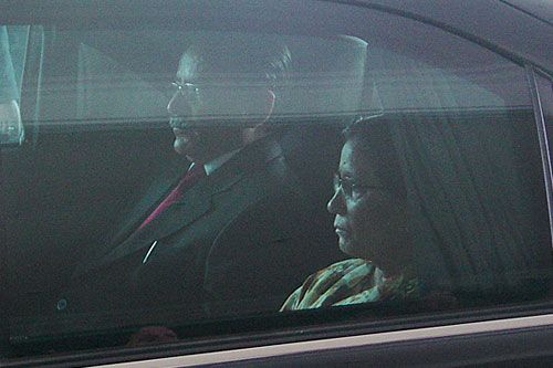 BLACK CAR RIDES: Just back from his official visit to India, PM Pushpa Kamal Dahal flew to New York on Saturday to attend the 63rd UN General Assembly. Dahal has been meeting up with several world leaders and top US officials, discussing bilateral ties and progress in Nepal's peace process.