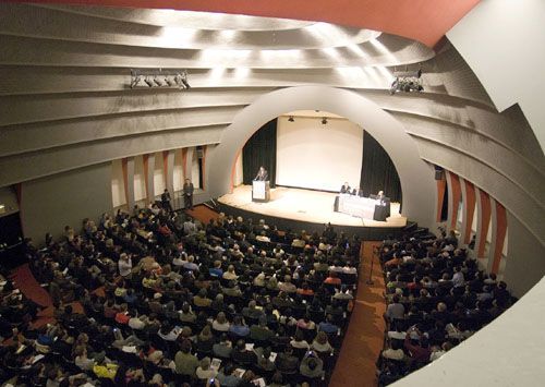 HOUSEFUL: PM Dahal addresses an audience of over 450 at the New School University's Tischman Auditorium at the event organized by its India China Institute. After a series of meeting with world leaders and US top officials, Dahal has been reaching out to the general public and the Nepali diaspora.