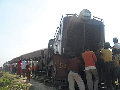 OFF THE RAILS: Passengers from a train that derailed on Nepal's only railway between Janakpur and the Indian town of Jayanagar on Tuesday make a valiant but doomed effort to push the locomotive back onto the rails.