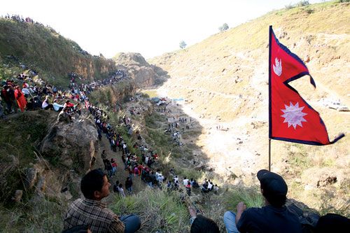FLYING THE FLAG: The crowd waits for the competitors to appear in the XIVth Asian Mountain Bike Championships at Chobar last weekend, which were dominated by Japanese riders.
