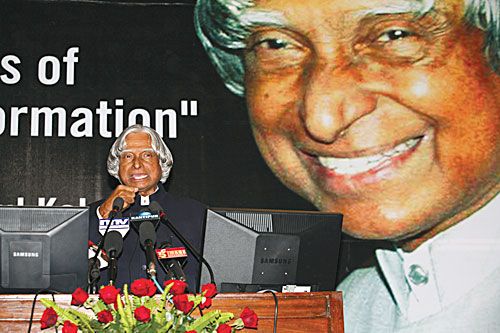LARGER THAN LIFE: Former president of India, Abdul Kalam, gives a lecture at the Soaltee Crowne Plaza to a gathering of dignitaries and diplomats on Monday.