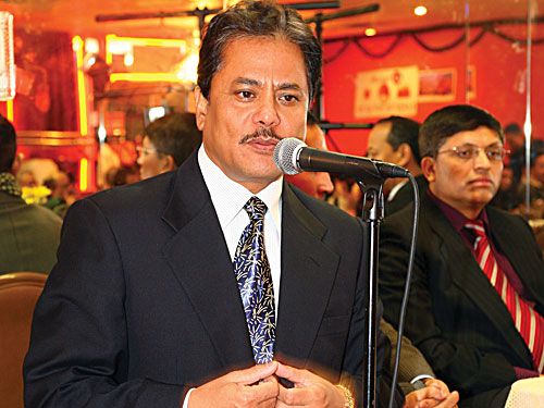 HI, BYE: Suresh Chalise speaks at a farewell reception at the Nepal Centre in New York on Wednesday after he was recalled by the Maoist-led government as Nepal's ambassador to the United States barely a year after he was appointed.