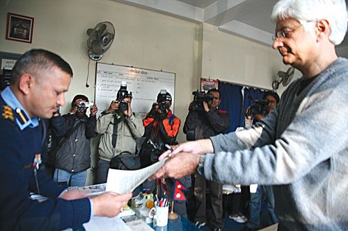 NO GETTING AWAY: Editor of Nepali Times Kunda Dixit files a complaint with SP Kedar Man Singh Bhandari at the Metropolitan Police Range in Jawalakhel on Thursday against Sunday's attack on Himalmedia, one of the first times in Nepali legal history that a criminal case has been lodged by the media.