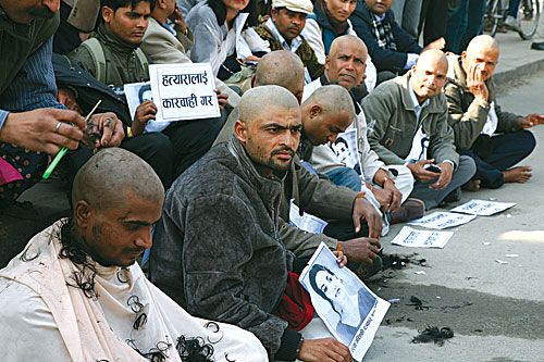 REMEMBERING A MARTYR: Madhesi journalists shave their heads to mark the tenth day of the murder of journalist Uma Singh, in front of Singha Darbar on Tuesday.