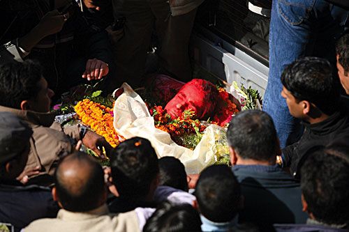 SUDDEN LOSS: Family, friends and co-workers offer condolence to talk-show host Indra Lohani at Pashupati on Friday. Lohani, who ran the discussion program Bahas on Kantipur Television, died of a heart attack.