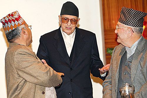 LISTEN TO ME: NC president Girija Prasad Koirala, UML's Madhab Kumar Nepal and Ratriya Janashakti Party's Surya Bahadur Thapa at a discussion about the constitution at the Everest Hotel on Wednesday.