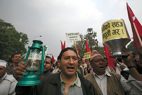 ESSENTIAL DEMANDS: UML activists protest against loadshedding, inflation, and lack of drinking water and security at a rally in Ratna Park on Tuesday.